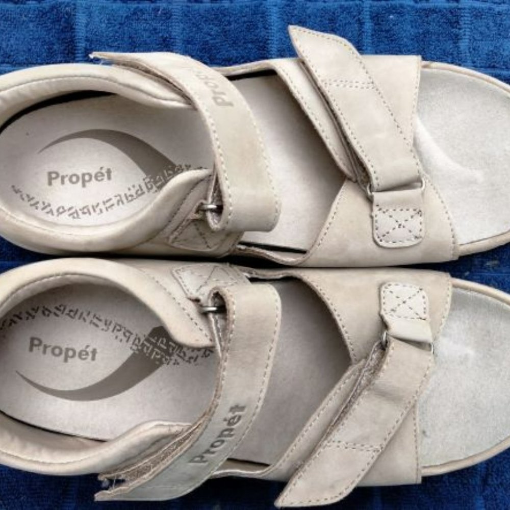 PROPHET SANDALS 7.5 WIDE (D) - NEW - NO TAGS - NEVER WORN